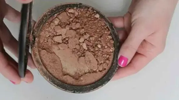 ترفندی جالب برای ترمیم رژگونه شکسته و خرد شده + فیلم 