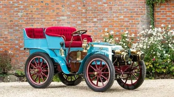 حراج عتیقه ترین خودروی دنیا + عکس