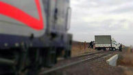 هوشیاری راننده قطار از تصادف در کاشان جلوگیری کرد+عکس