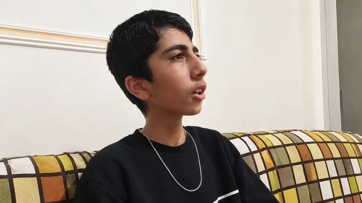 فیلم تمسخر امیرمحمد، نوجوان ۱۲ ساله ایرانی در برنامه زنده تلویزیونی ترکیه / میهمانش کردند تا به صدایش بخندند