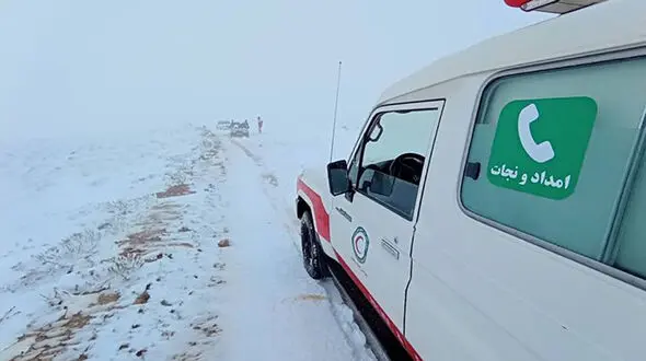 مسدود شدن محورهای جنوب کرمان در پی برف و باران/ آب‌گرفتگی در کهنوج و قطع برق راین