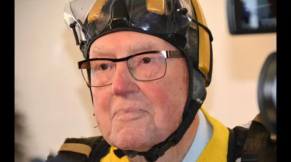 پدربزرگ ۱۰۱ ساله، پیرترین ماجراجوی دنیا شناخته شد! +عکس 