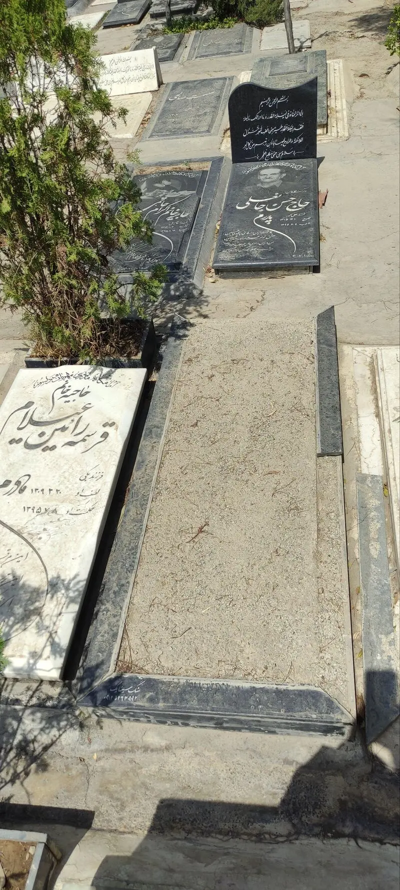 ناپدید شدن سنگ‌ قبرها در برخی قطعات بهشت زهرا / بیشتر در ناحیه ۲ آرامستان