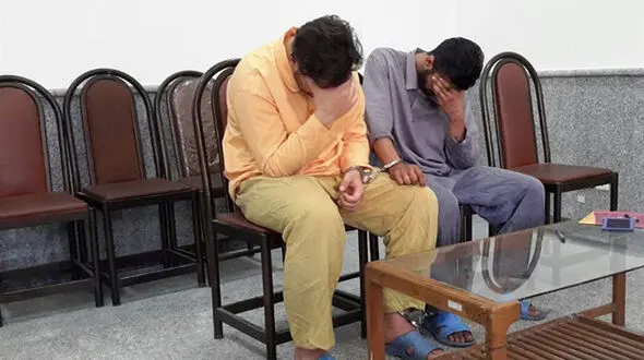 پشت پرده کثیف  سوار شدن دختر ۱۸ ساله به ماشین لکسوس + عکس