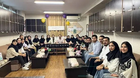 مؤسسه زبان سفیر گفتمان، روز معلم را با هدف قدردانی از اساتید مجموعه در شعب برگزار کرد
