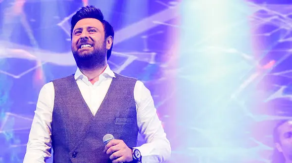 دیدار خواننده پاپ در شهرهای زنجان و لاهیجان با طرفداران موسیقی اش 