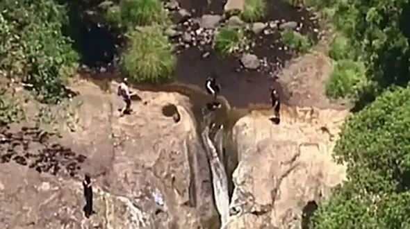 جنازه پسر 19 ساله از گودال آب بیرون کشیده شد +تصاویر 