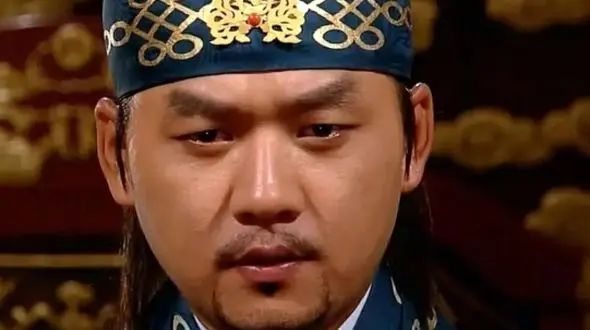 تسو 20 سال بعد از سریال جومونگ در حال عروسک بازی!