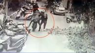 فیلم لحظه درگیری پلیس با دو موبایل قاپ!