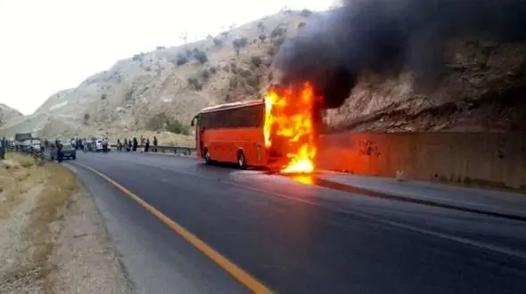 حریق اتوبوس مسافربری در جاده سمنان / علت حادثه چه بود؟