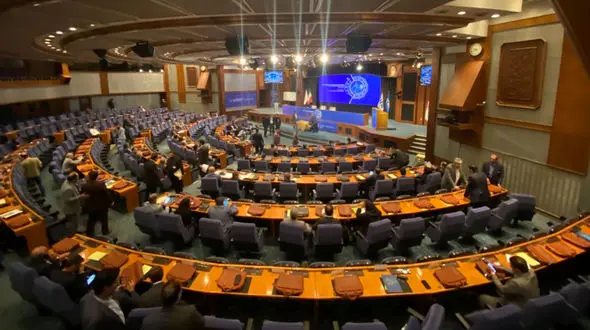 حواشی مجمع فدراسیون فوتبال؛ بازی تاج و تخت/بهت ماجدی از شکست عجیب!/ شوخی با تعداد رای‌های عزیزمحمدی/ بی‌تفاوتی حاج‌صفی و طوفان درویش+ فیلم و عکس