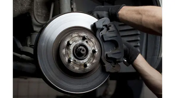 هر آنچه که باید درباره لنت و ترمز خودرو بدانید