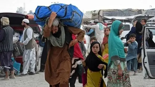 نماینده مجلس : ایران هزینه های دو کشور را به صورت پنهان پرداخت می کند! / در ایران با مبلغ ۱۰۰ دلار مجوز اقامت صادر می شود !