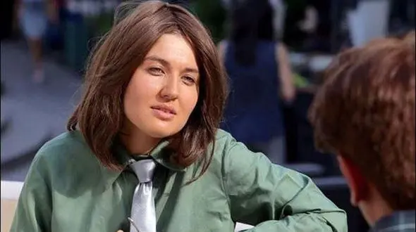 سکانس جالب گلوریا هاردی در سریال کیمیا وقتی هنوز فرانسه بود!