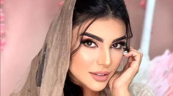 عکس زننده و عشوه زشت سارا سهیلی در تولد عجیبش / خواهر سینا مهراد و ساعد رد داد!