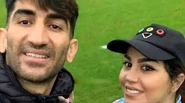 اختلاف قد حیرت انگیز بیرانوند دروازه بان با اکرم بانو/  اکرم بانو : فاصله ات ازم نشه دور ....