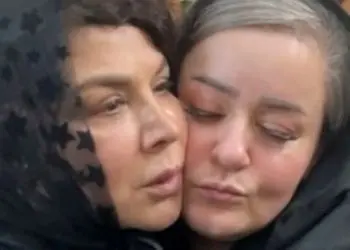 فیلم / نگاهی به ضجه های شهره سلطانی در ختم برادر جوانش با حضور بازیگران/ از گریه های رویا میرعلمی و نعیمه نظام دوست تا حضور  آشا محرابی و ...