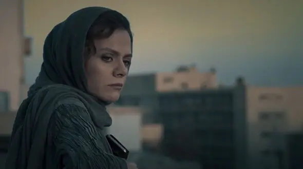 منتشر شد / نماهنگ پاییز با صدای امین بانی و با بازی خانم بازیگر جوان ایرانی + فیلم 