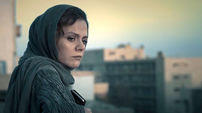 منتشر شد / نماهنگ پاییز با صدای امین بانی و با بازی خانم بازیگر جوان ایرانی + فیلم 