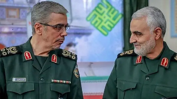 عکس سفر در زمان /  «سرلشکر باقری در حال گریه کنار پیکر سردار سلیمانی»؛ سال 98 