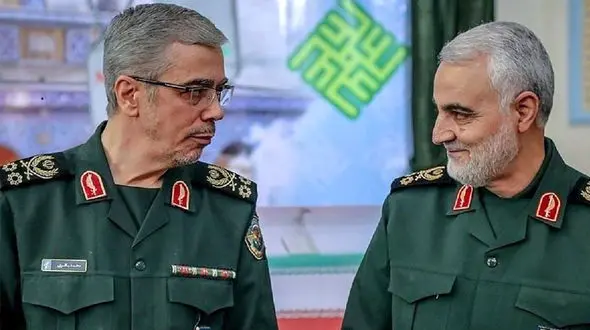 عکس سفر در زمان /  «سرلشکر باقری در حال گریه کنار پیکر سردار سلیمانی»؛ سال 98 