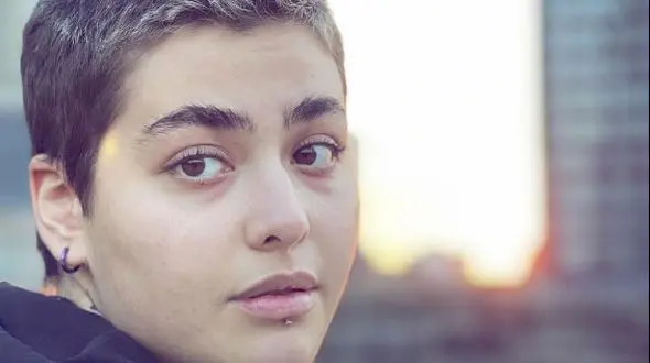 رفتار زشت ریحانه پارسا با پدر و مادرش