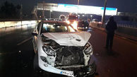 تصادف زنجیره ای 6 خودروی سواری در آزادراه قم- تهران + عکس