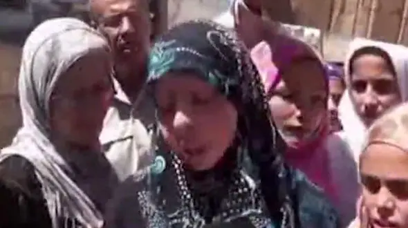 پیام یک بانوی شیعه در الفوعه و کفریا به رهبر انقلاب/ آقا جان به حق حضرت معصومه(س) و امام رضا(ع) به ما نظر کنید.+فیلم و عکس