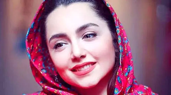 خوش گذرانی نازنین بیاتی با دوستانش + عکس