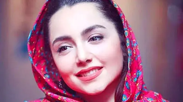 خوش گذرانی نازنین بیاتی با دوستانش + عکس