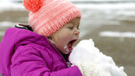 خوردن برف در زمستان ممنوع/آلاینده هایی که از خوردن برف به بدن نفوذ می کنند