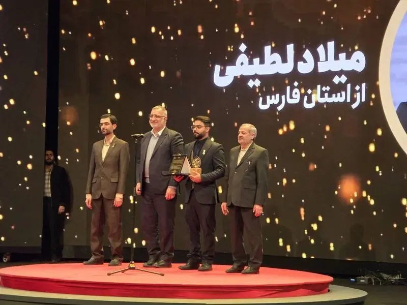 میلاد لطیفی برنده جایزه معلم