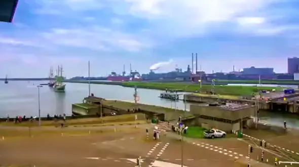 عبور و مرور صد‌ها قایق و کشتی در هلند + فیلم