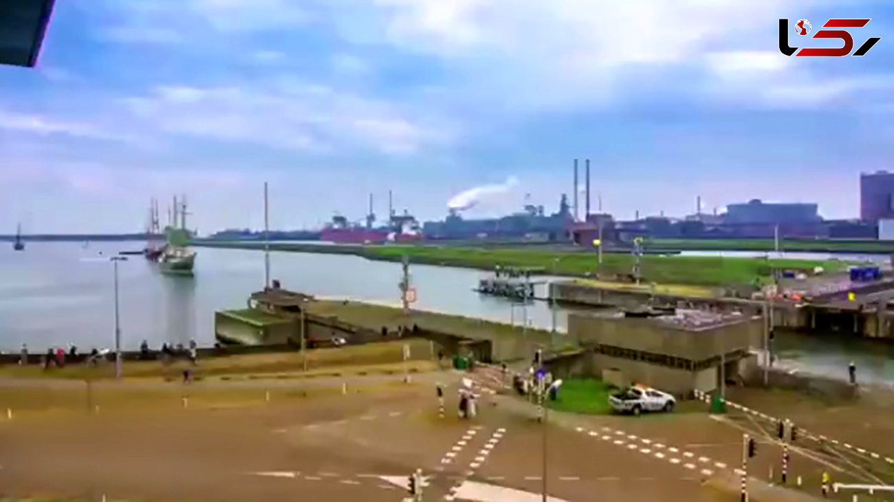 عبور و مرور صد‌ها قایق و کشتی در هلند + فیلم
