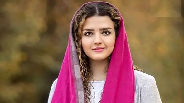 تغییر جادویی و جذاب این خانم بازیگر از کودکی اش ! / روژان آریامنش کیست ؟! + بیوگرافی
