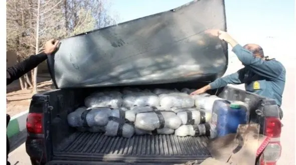 توقیف خودروی حامل مواد افیونی در نائین