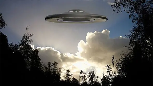 یک زن بشقاب پرنده دید  / همه ترسیدند+ فیلم