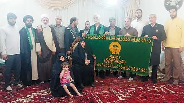 مادر مقتول به احترام امام رضا (ع) رضایت داد و از قصاص قاتل گذشت +عکس