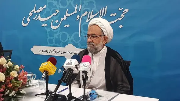 احمدی‌نژاد اصلاً برای نظام تهدید نیست؛ بیخود مسئله را بزرگ نکنید !