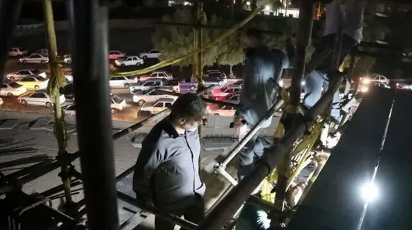 سقوط دردناک شهردار اهوز در بازدید از پل تعریض / در  بستری ICU شد