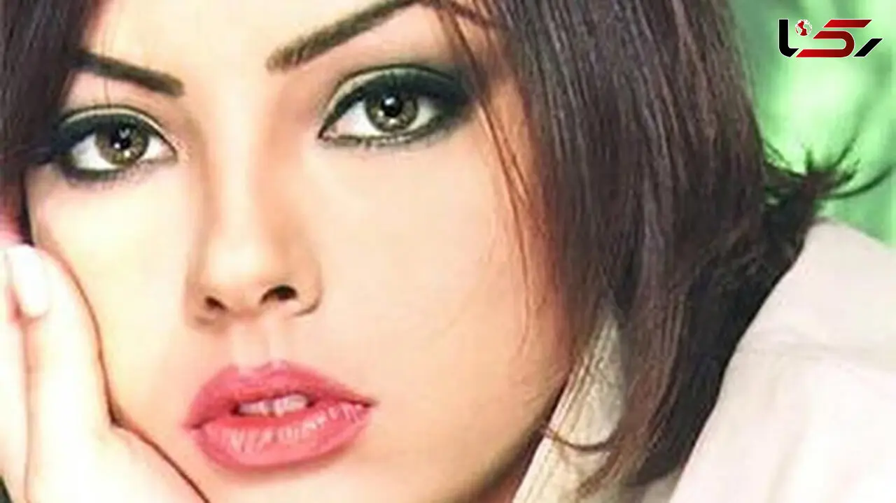 لباس عروس جنجالی ابرو گوندش در سن ۱۶ سالگی! / تغییرات عجیب  خانم  خواننده !