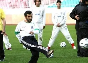  محمد دادکان: آقای احمدی نژاد را من خودم به تمرین تیم ملی دعوت کردم و مجبور شدیم لباس تیم نونهالان را بدهیم بپوشد چون سایزش کوچک بود