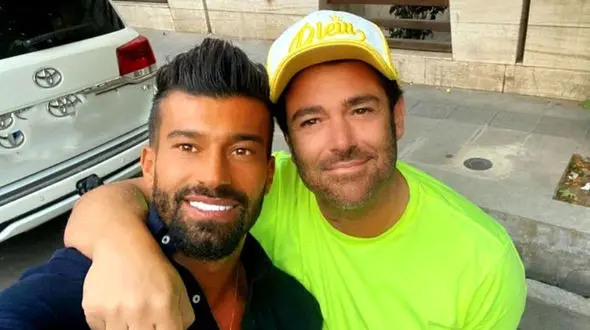 عکس ها / نگاهی به چیدمان عهد بوقی و مدرن خانه شاهانه  رامین رضاییان  / از تابلوهای نقره ای تا مبلمانی خوشرنگ با پرده های پر طاووسی و اشیای عتیقه تا اتاق تلویزیون مدرن و اتاق موسیقی ...