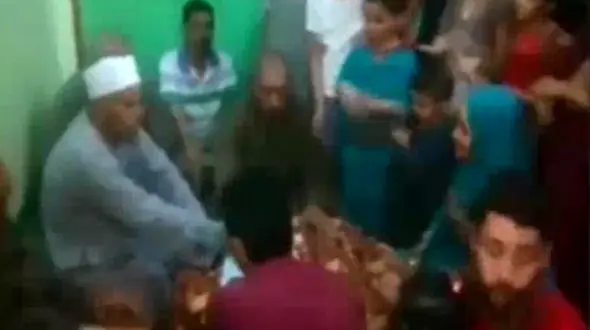 مرگ ناگهانی یک عاقد هنگام جاری کردن عقد دخترش +فیلم