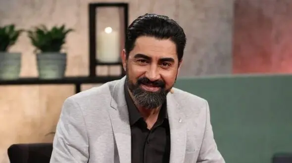 
مصاحبه‌ای جذاب با گوینده «دیرین دیرین»/ چند سال اصلا از حنجره‌ام صدایی در نمی‌آمد
