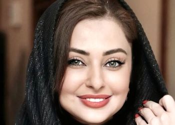 فرش، مبل و آینه‌ی خانه نفیسه روشن در شب میزبانی از فلامک جنیدی