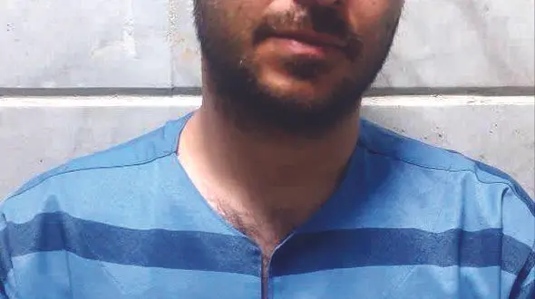 قاتل فراری با اسلحه به دادسرای قتل مشهد رفت + عکس قاتل و مقتول
