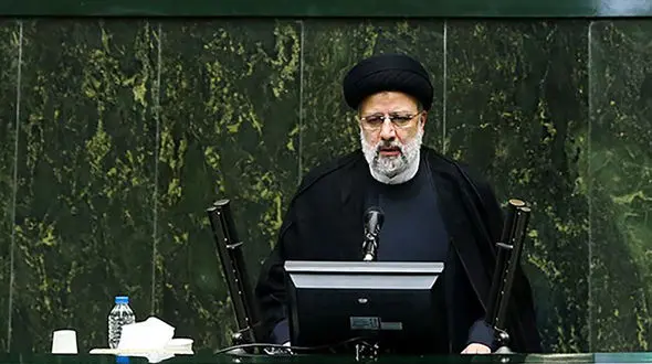  رئیسی: خط قرمز ما در مبارزه با فساد بی‌سند حرف زدن است