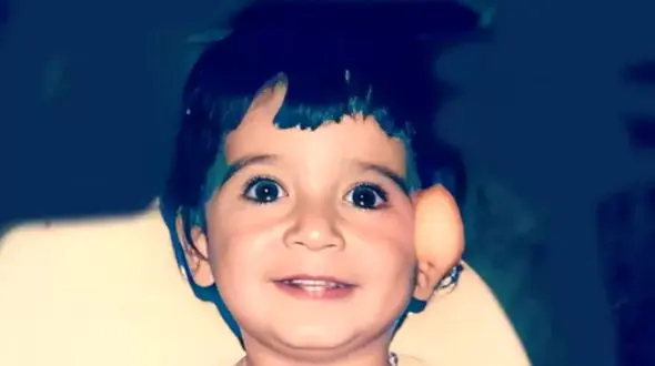 این کوچولوی شیرین الان معروفترین مجری صداوسیماست ! / محاله حدس بزنید !