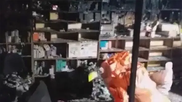 داروخانه قدیمی همدان در آتش سوخت + فیلم 